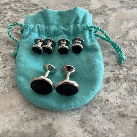 Hugo Boss Tuxedo with Boss Tuxedo Shirt, Buttons, Cufflinks and Bow Ties - Picture 12 of 12